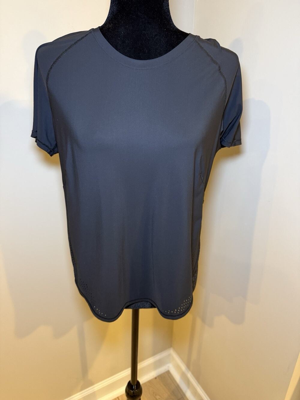lululemon Run Short Sleeve Shirt Women’s Black Perforated Running
